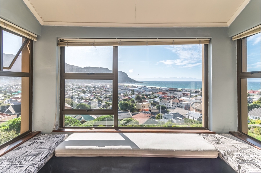 5 Bedroom Property for Sale in Fish Hoek Western Cape